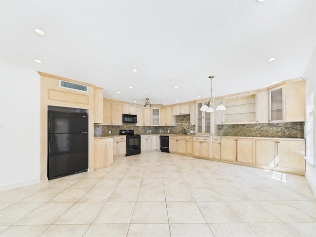 Foto del edificio - 2824 Briarhurst Dr