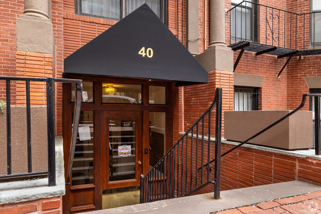 Entrada - 38-40 Saint Botolph St