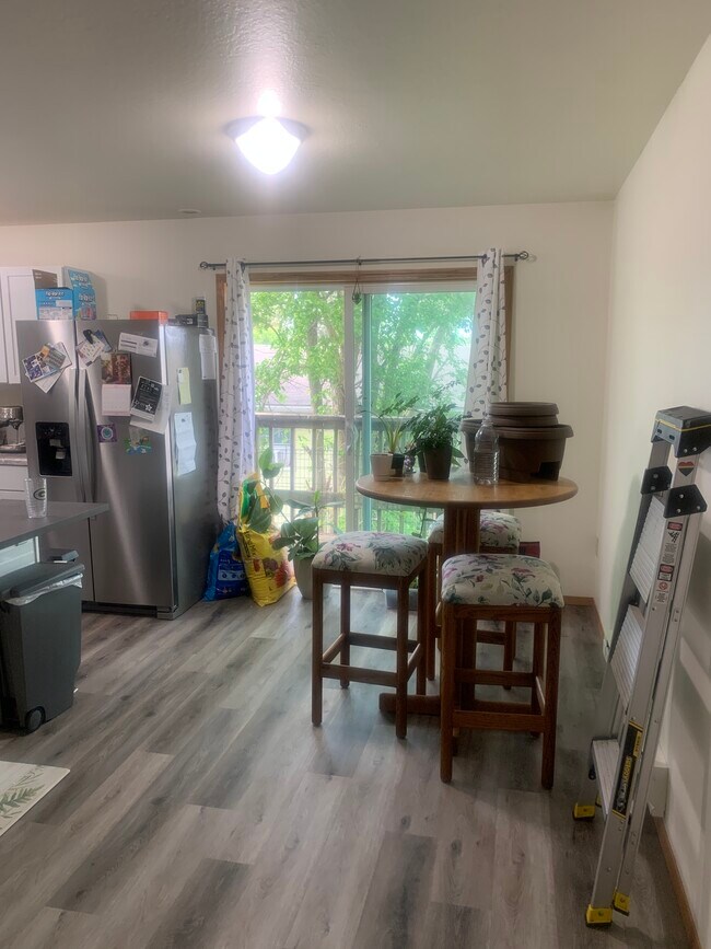 Comedor/Terraza - 301 N Pleasant St