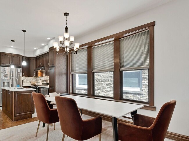 Foto del edificio - 4850 N Albany Ave