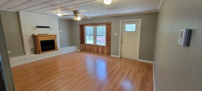 Foto del edificio - 2/1 Duplex Towards Cave City - 6-12 MONTH ...