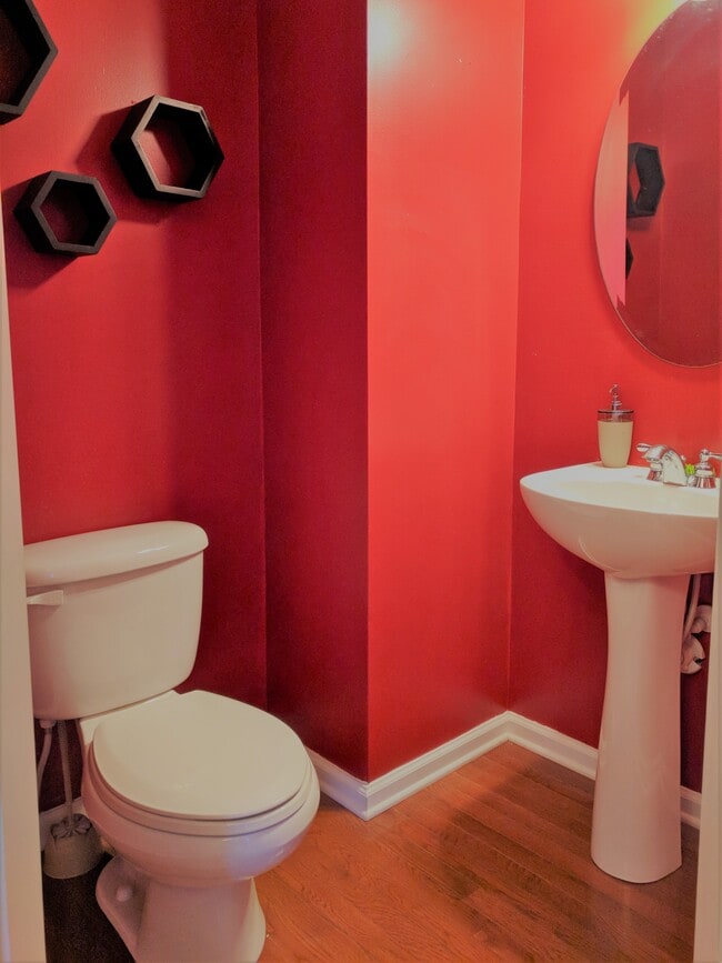 Powder Room - 9792 Wlakers Glen DR NW