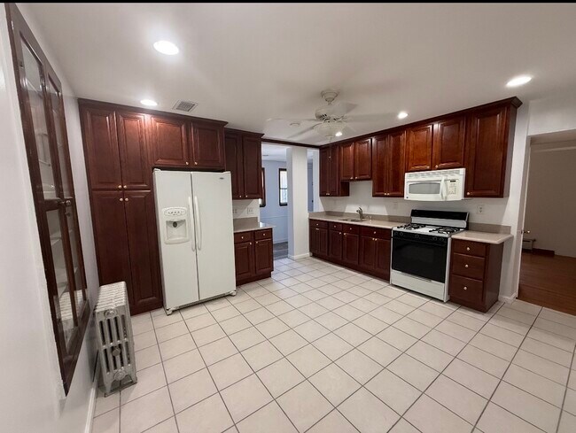 Foto del edificio - 130 Wilson Ave