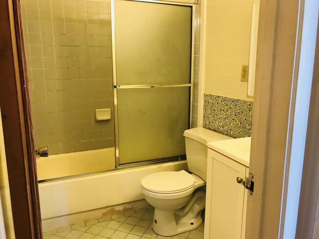 Building Photo - 1467 7th Ave