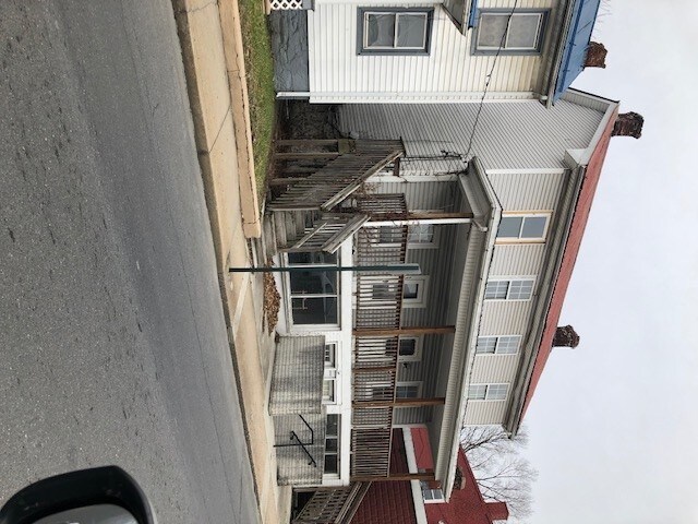 Primary Photo - 558 N Queen St