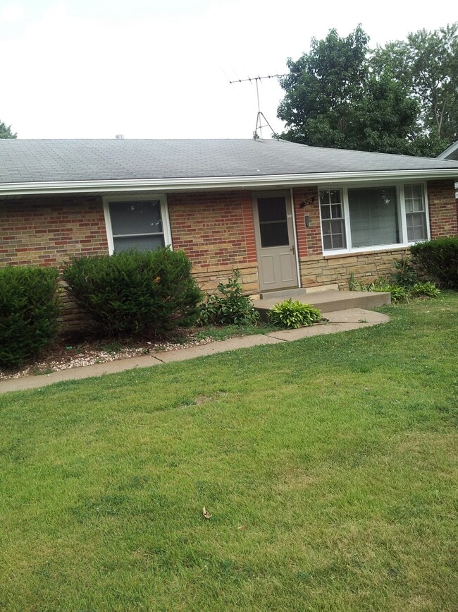 Building Photo - 320 Kirk Dr