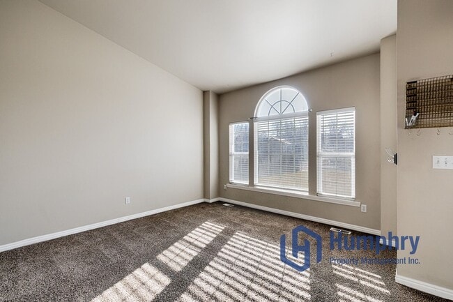 Building Photo - Beautiful home located just minutes from Settler's Park!