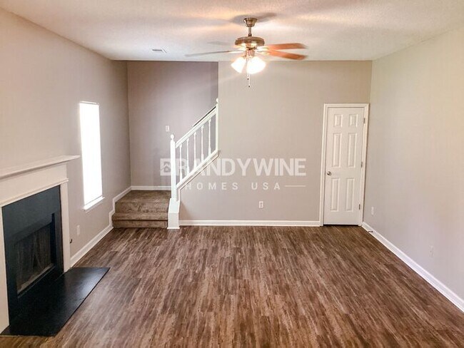 Building Photo - Spacious and Alluring 5BR! Can't be missed!
