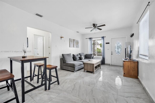 Foto del edificio - 277 NW 48th St
