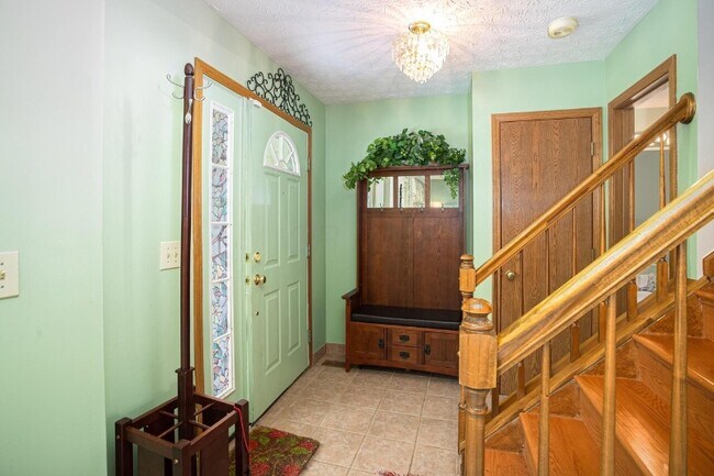 Building Photo - 1711 Green Friar Dr