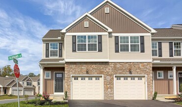 Building Photo - 1716 Fairbank Ln