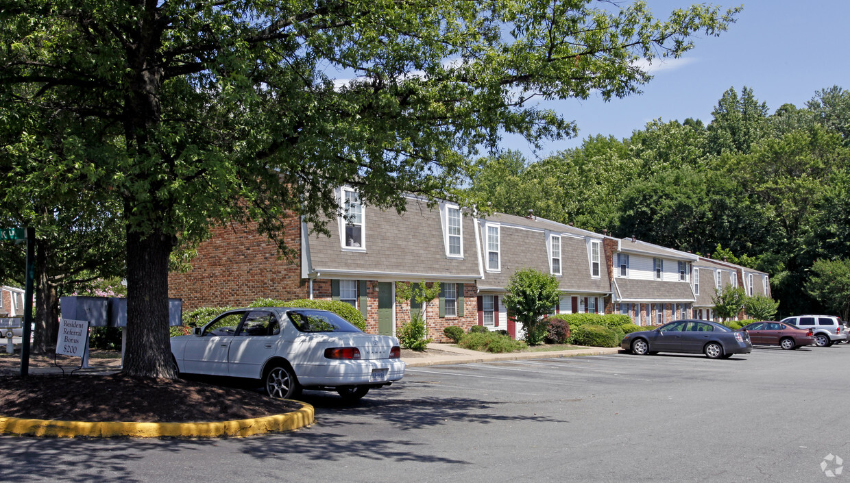 Primary Photo - Crown Square Apartments