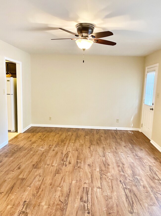 Living room - 2420 Stadium Dr