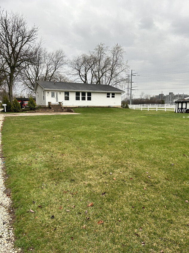 Primary Photo - 5s262 n Eola Rd