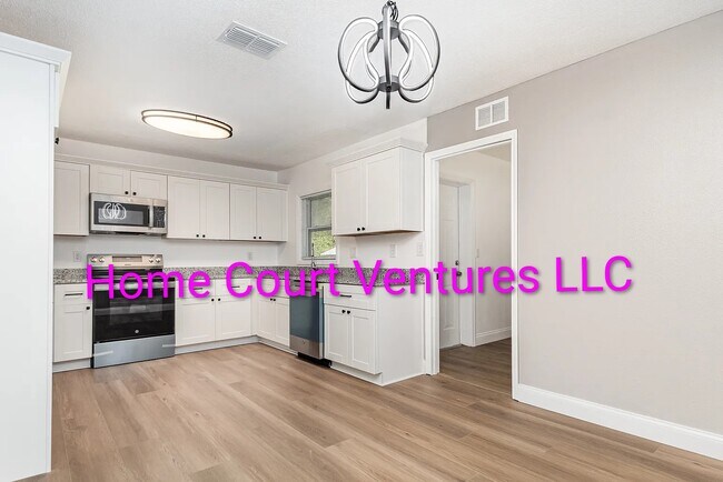 Cocina - 639 W Williams St