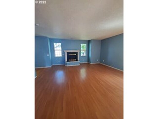 Building Photo - 3 Bedroom Fairview Home, Close to Blue Lak...