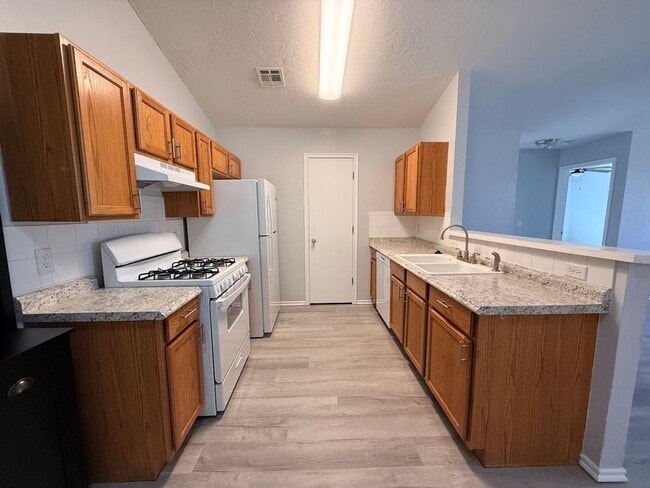 Photo - 4 Bedroom - 2 bath duplex located near campus and State Highway 9 House