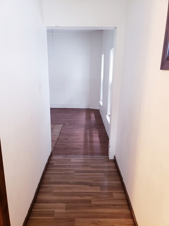 Foto del edificio - 628 E Madison St