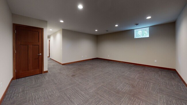 Building Photo - 832 18th Ave SE