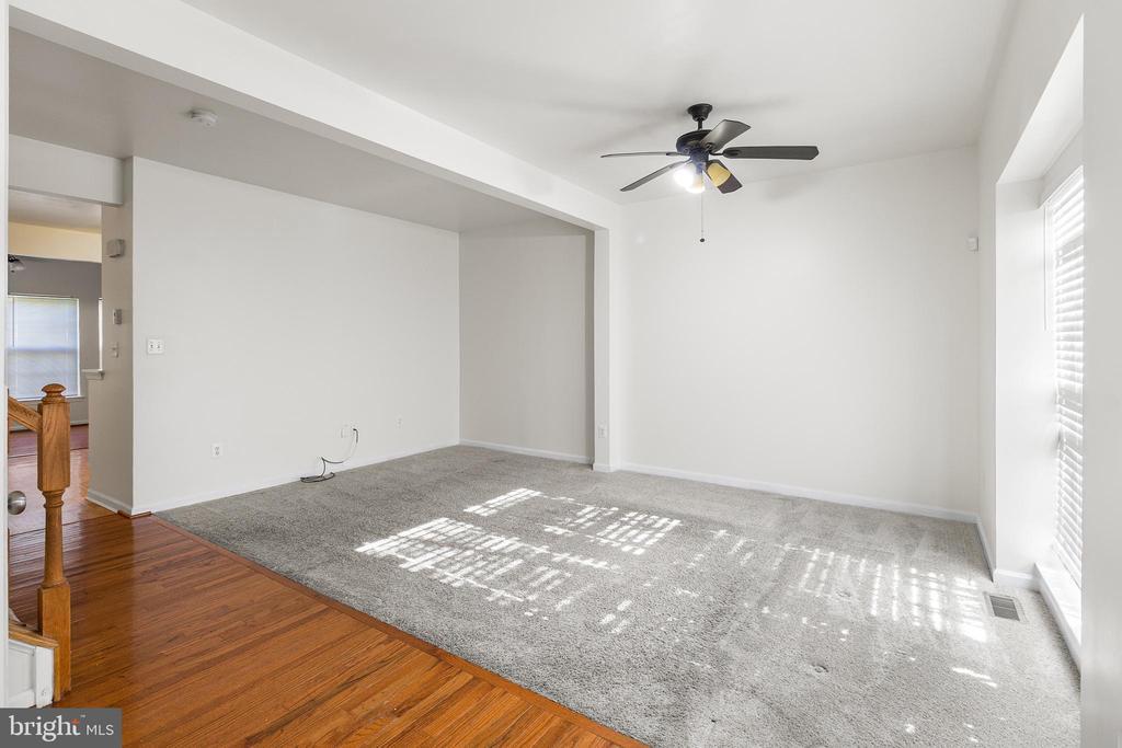 Primary Photo - 406 Horizon Ln