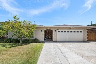 Building Photo - 692 Menker Ave