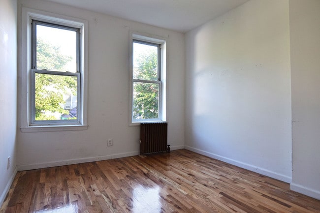 Building Photo - 189 Meserole Ave