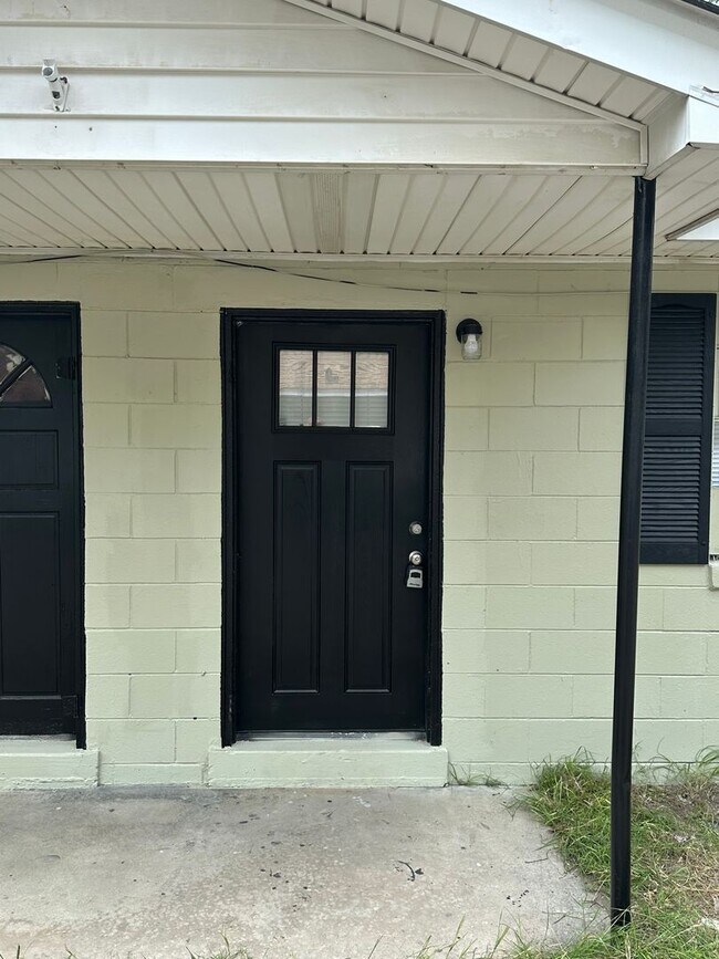 Building Photo - West Columbia Convenience