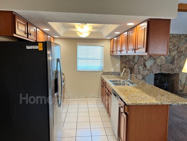 Building Photo - 7231 Maplehurst Dr