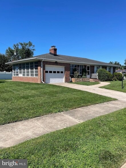 Building Photo - 624 Gayle Dr