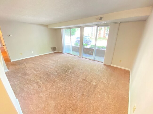 Building Photo - 2bed/2bath Condo at entrance of UNCC, 1st ...