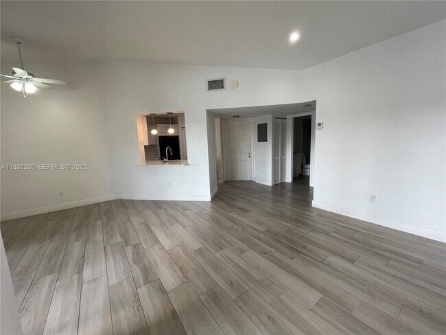 Building Photo - 1042 Adams Ave