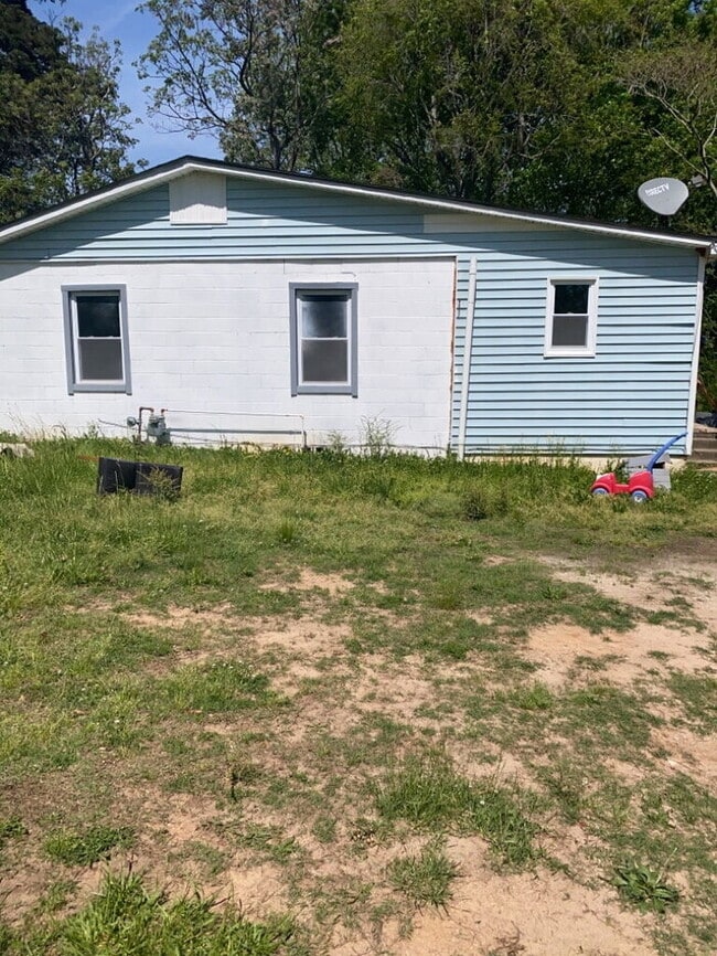 Building Photo - 111 Sparrow Ln