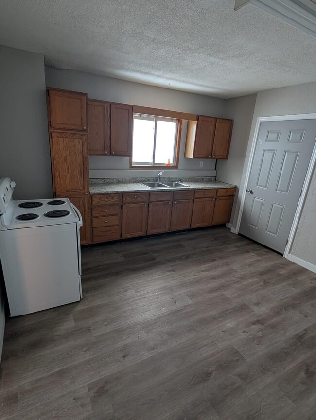 Building Photo - Immediate Move-In! $1749 ALL-INCLUSIVE 2-Bed Main Floor w/ Private Laundry in Timmins!