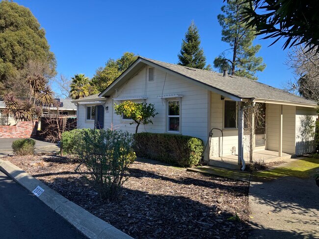 Building Photo - 2032 Mallard Dr