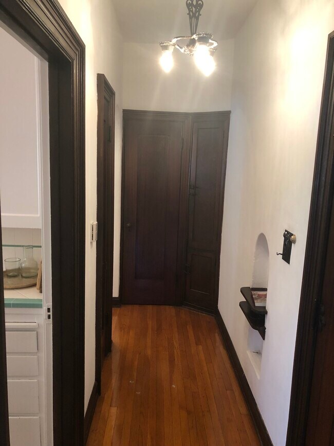 Foto del edificio - 414 N Sycamore Ave