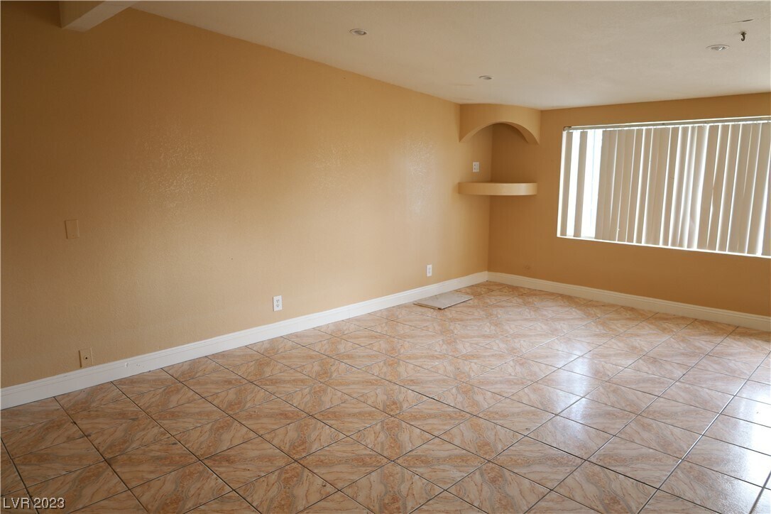 Foto del edificio - 2849 E Webb Ave