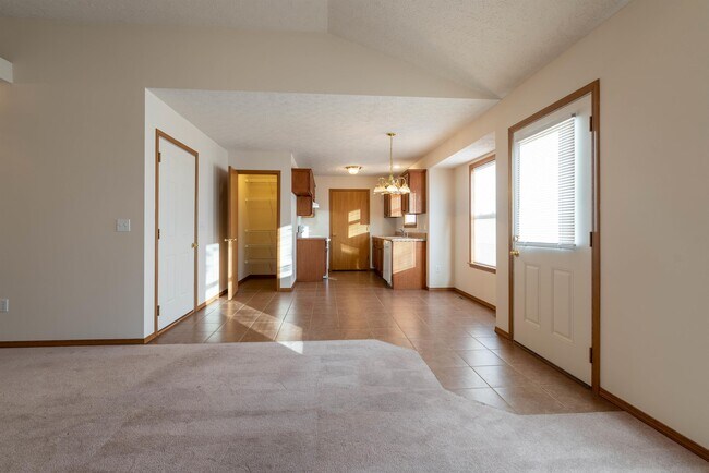 Building Photo - 1206 E Hampton Dr