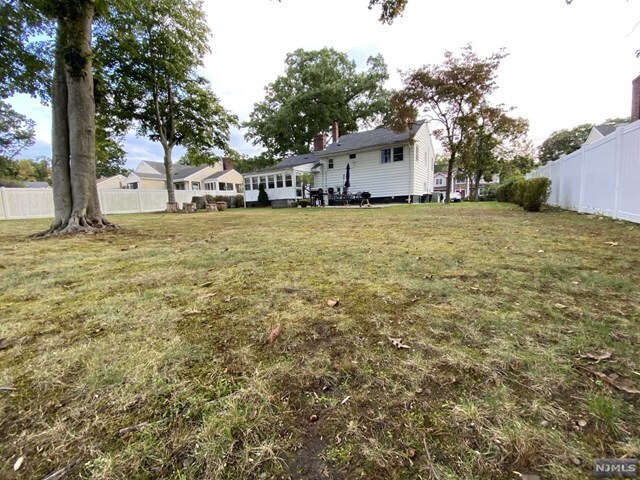 Building Photo - 978 Oradell Ave