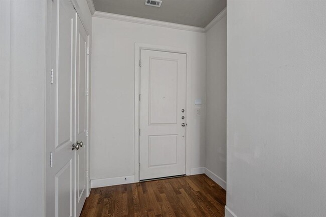 Building Photo - 5808 McCommas Blvd