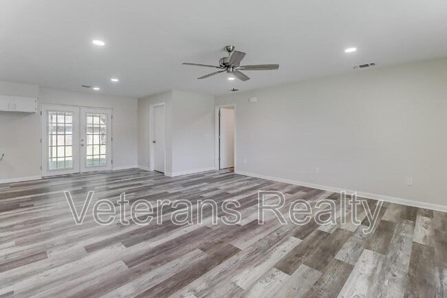 Building Photo - 129 Quarles St
