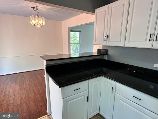 Foto del edificio - 7914 Forest Path Way