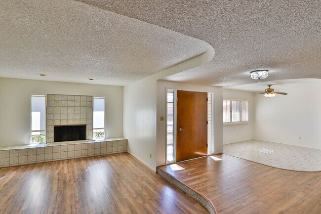 Building Photo - 4514 W Echo Ln