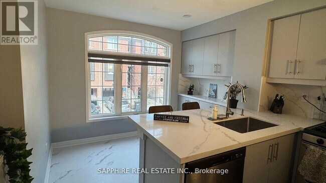 Photo du bâtiment - 3255 Redpath Cir