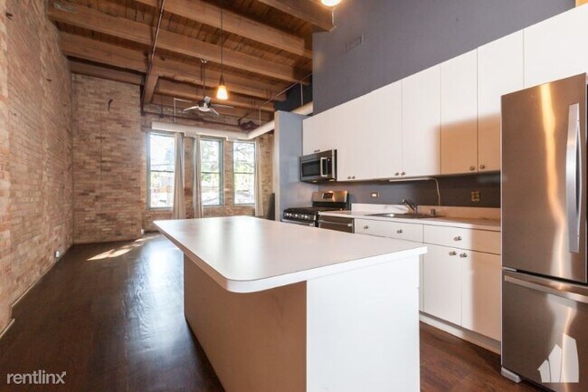 Foto del edificio - 1733 W Irving Park Rd