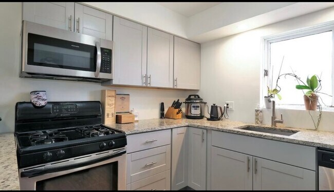 Foto del edificio - 6555 W Belmont Ave