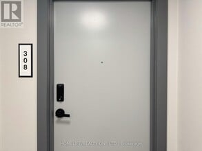 Building Photo - 758 Dovercourt Rd