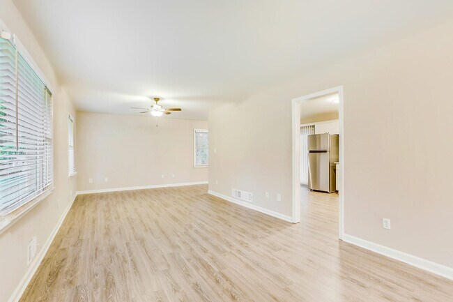 Building Photo - 5819 Darry Cir