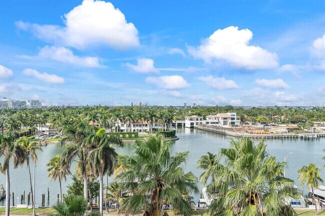 Foto del edificio - 5005 Collins Ave