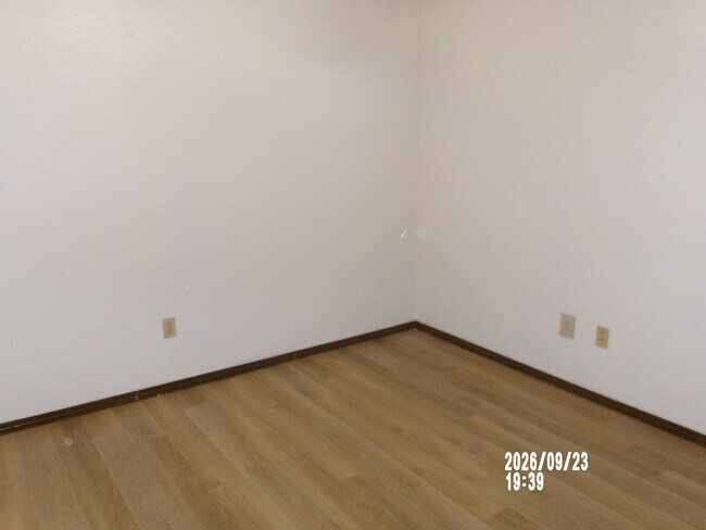 Building Photo - 7925 NW Crossland Cir