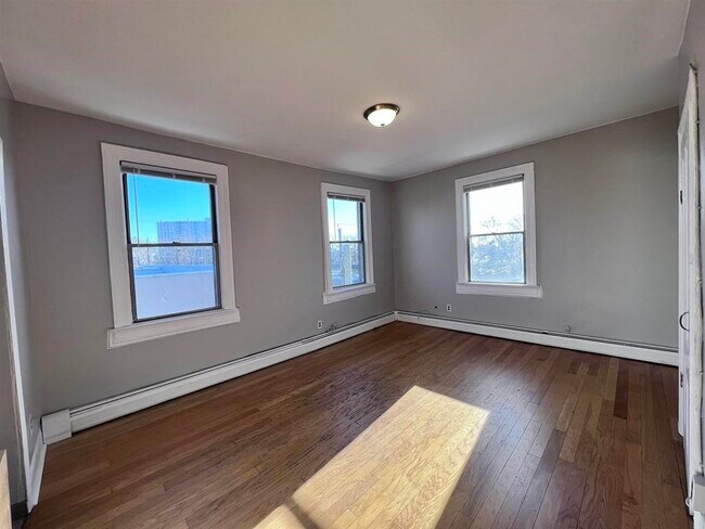 Building Photo - 200 Bergenline Ave